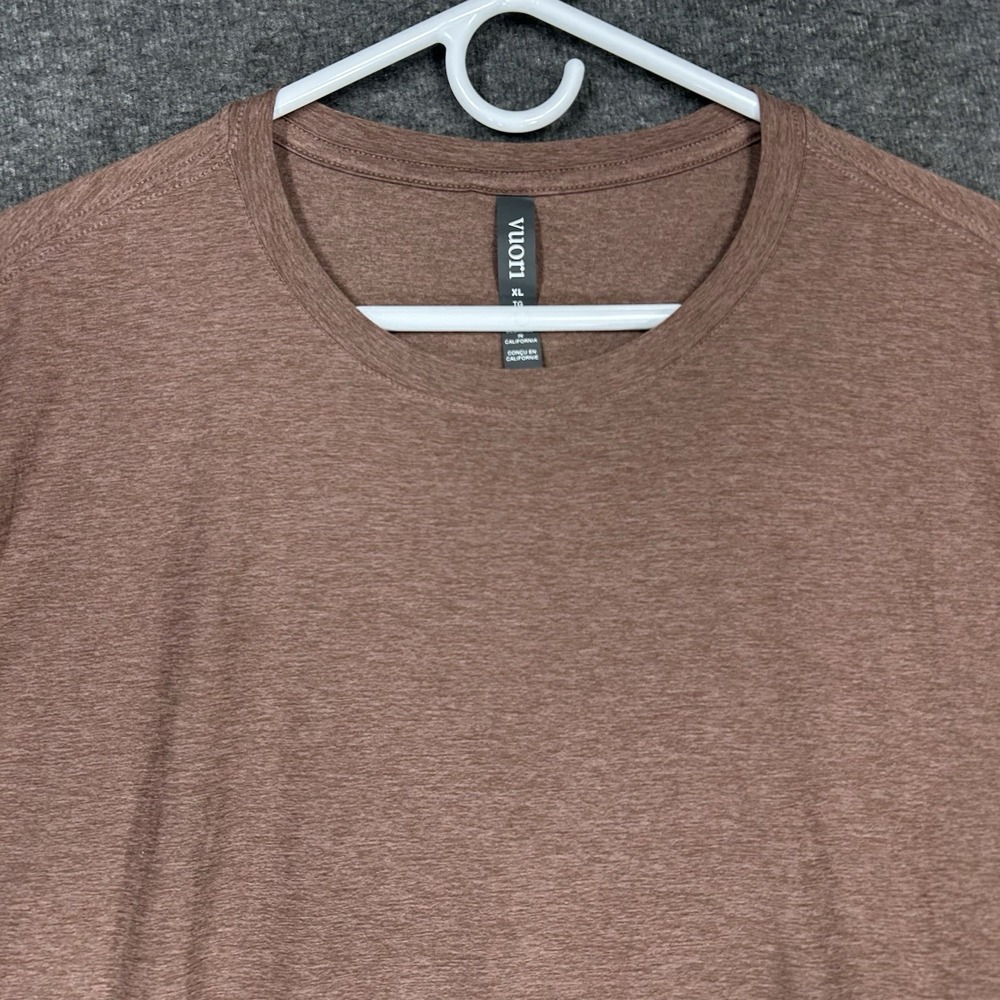 Vuori Strato Tech Tee Shirt Mens XL Heathered Brown Performance Stretch Athletic